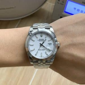 Rolex Datejust 41 – 126300 Smooth White Dial Jubilee Bracelet (Pre-Owned 2025)