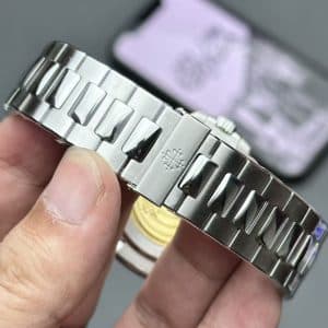 Patek Philippe Nautilus 5711 Stainless Steel / Blue V1