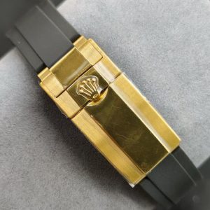 Custom Super Clone Gold Daytona – Diamond Pattern Dial × Baguette Bezel × Black Rubber Style (China, Custom Workshop)