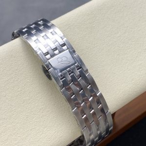 Breitling Navitimer Chronograph Super Clone – BLS Factory Silver Case Black Dial on Steel Bracelet