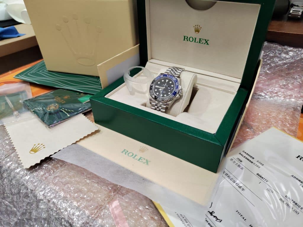 Replica watches with complete packaging, cards, and watch images.