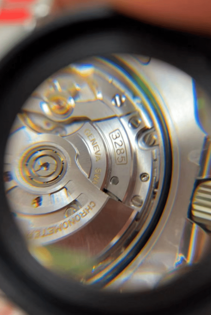 Super clone vs. factory GMT "Pepsi" bezel watch: Movement inspection