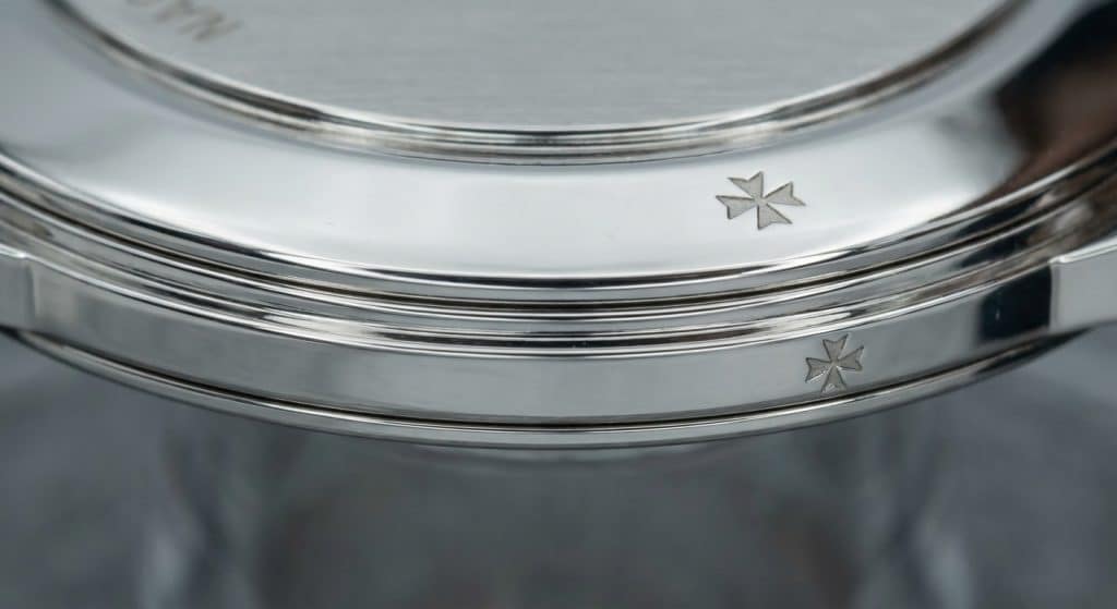 A microscopic inspection reveals the zero-clearance interface between the mid-case and the snap-on case-back of the XF Factory Patrimony, demonstrating superior geometric tolerance.