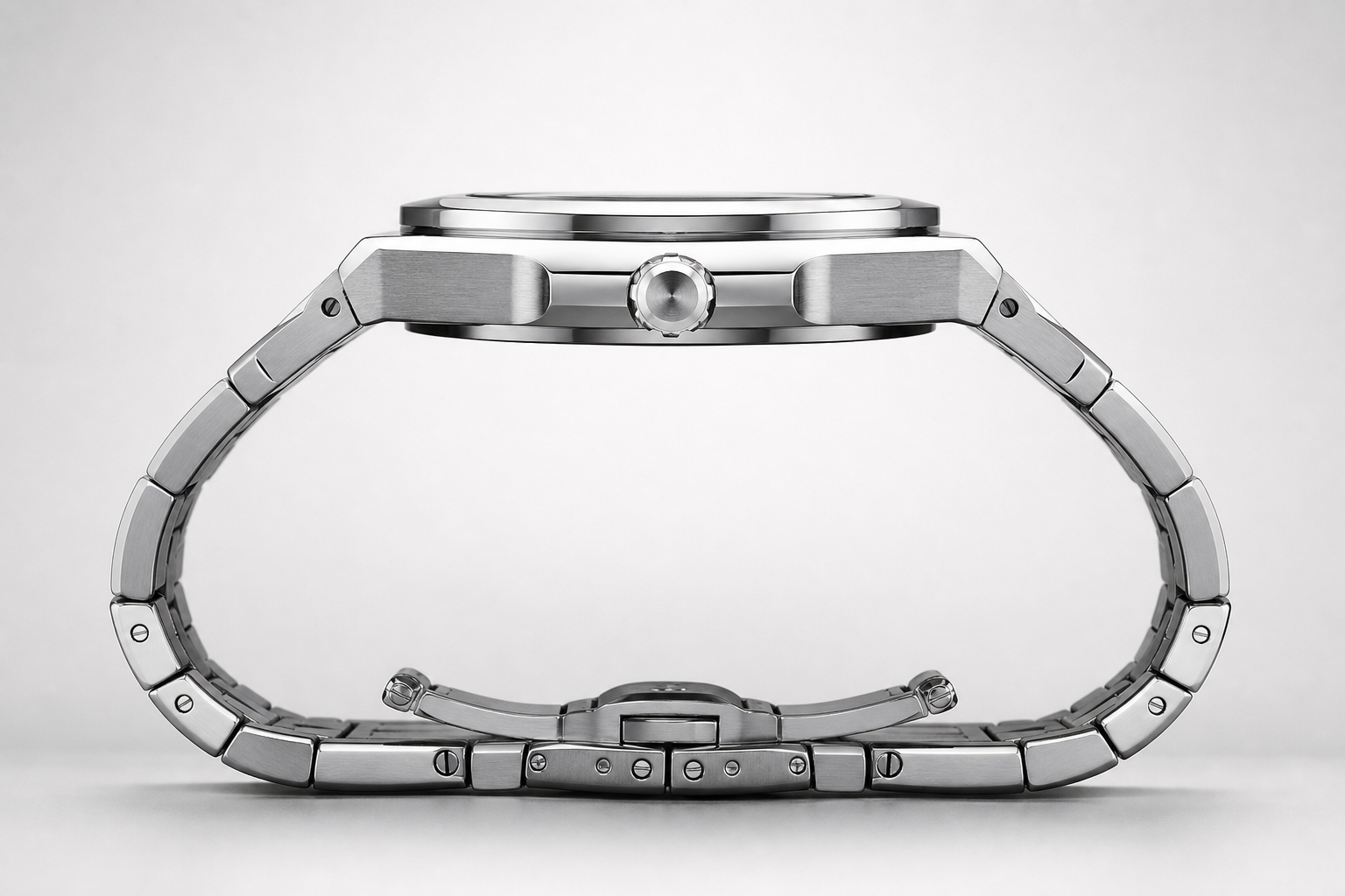 side profile and bracelet view of an AP-style super clone showing case thickness, bracelet integration, and clasp fit points