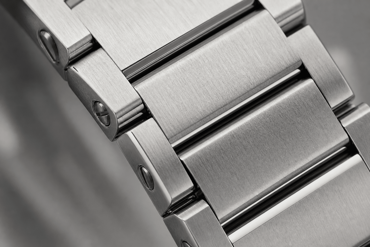 close-up of AP-style replica integrated bracelet links, screws, clasp fit, and areas where minor adjustments are usually checked