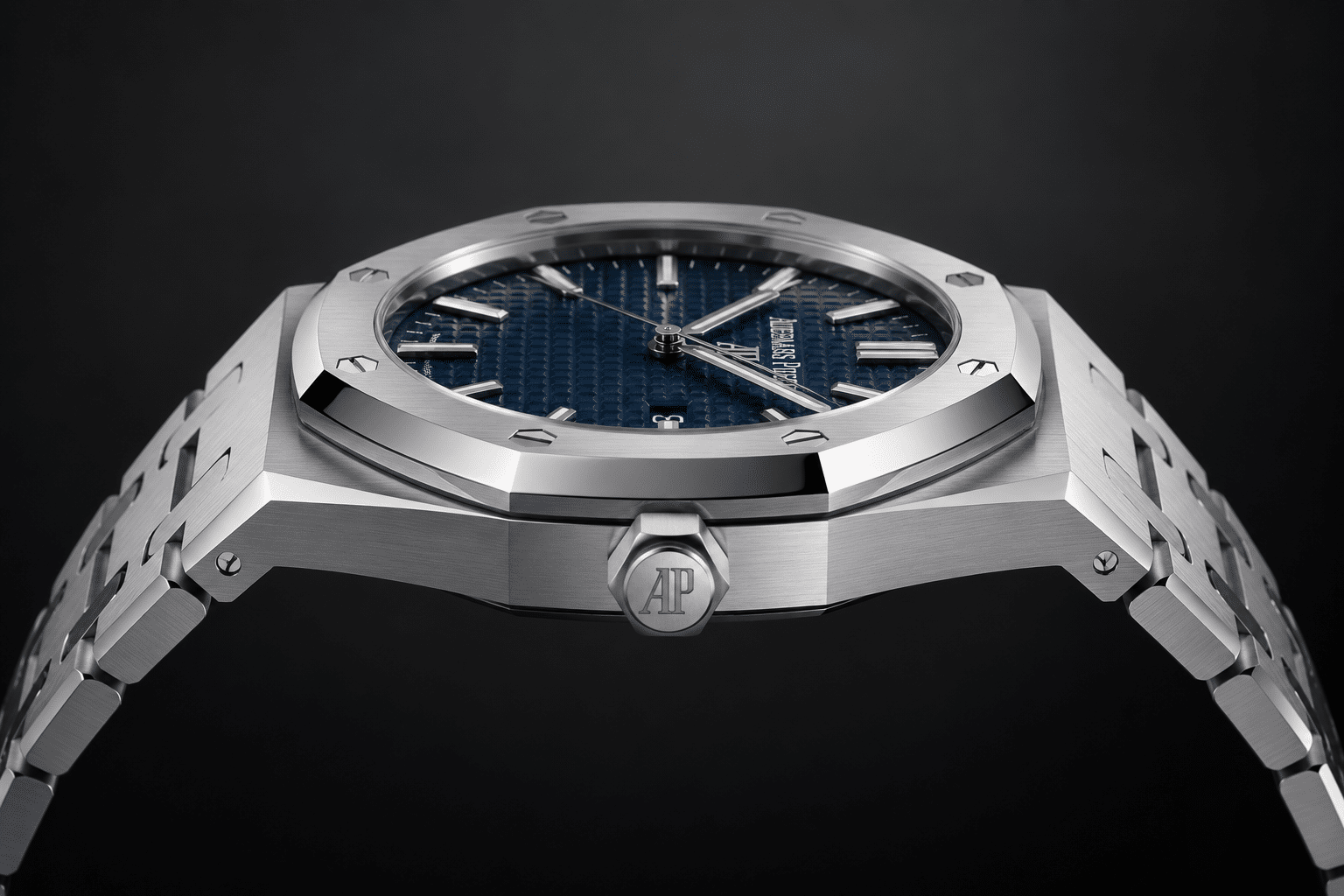 angled side profile of AP 15500 replica showing octagonal bezel, polished bevels, brushed case surfaces, case thickness, and bracelet integration